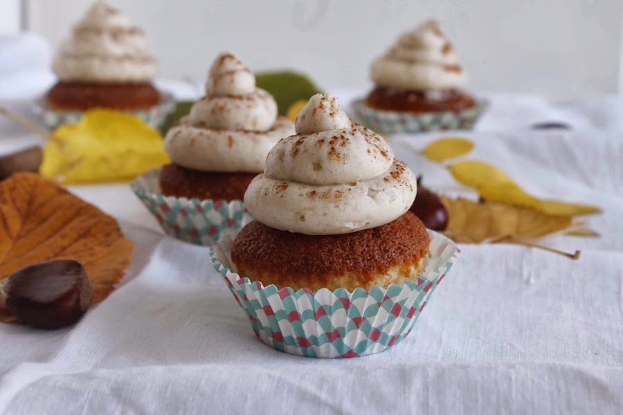 Cupcakes de vainilla rellenos de chocolate con buttercream de castañas