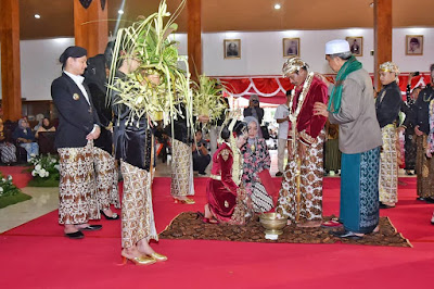 Ratusan Pasangan Ikuti Prosesi Bupati Trenggalek Ngunduh Mantu