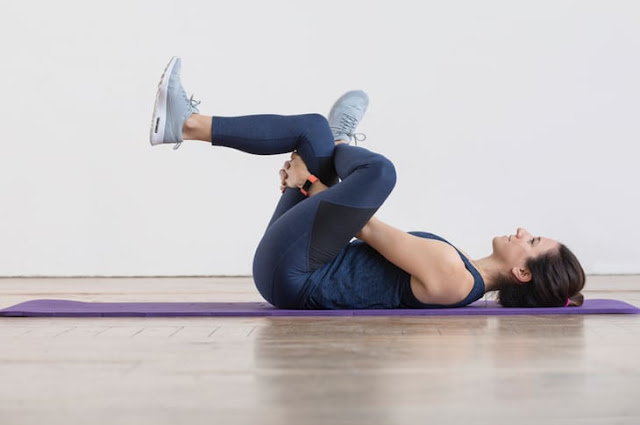 5 good exercises for people with sciatica Exercise lying butt stretch