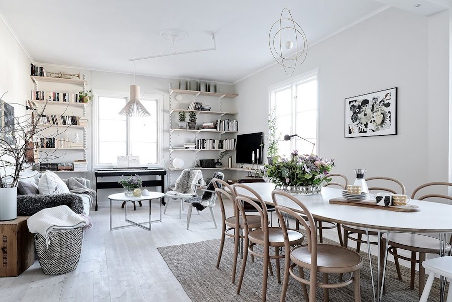 salon, estilo nordico, sofa gris, caja de fruta, decoracion nordica, estilo escandinavo, guitarra, cuadros, estanterías metalicas, libros, guitarra