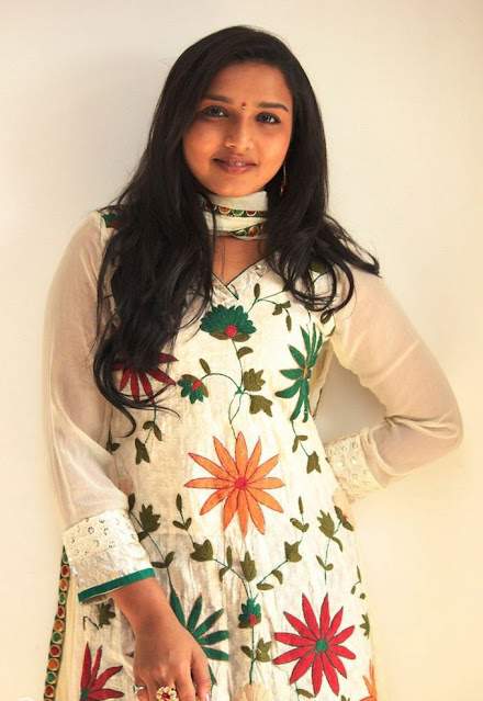 South Indian Actress Deepthi Nambiar Cute Pics 10