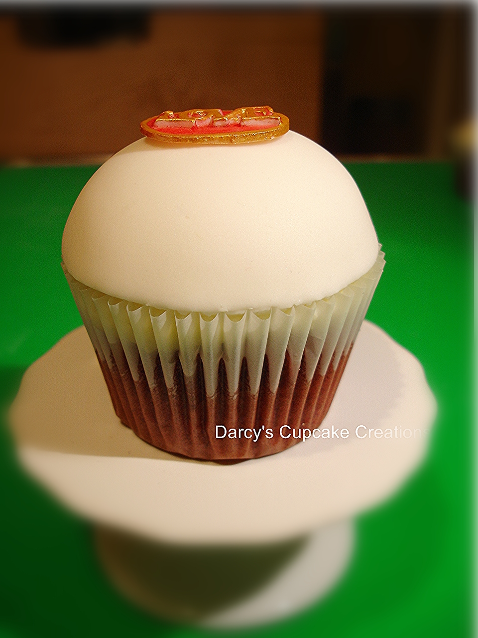 Darcy's Cupcake Creations How to achieve a domed sugarpaste cupcake!