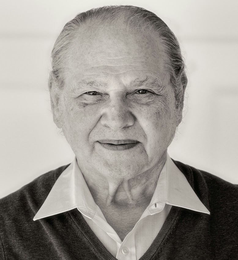 Efemerides de Tecnologia 17 de mayo (1934) nace Ronald Wayne. El