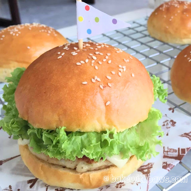 Healthy Chicken Burger BAKE WITH PAWS