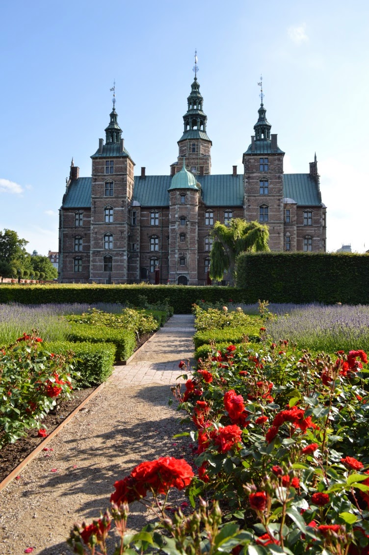 rosenborg, dánsko, denmark, copenhagen, kodaň, chateau, zámek, red brick building, English