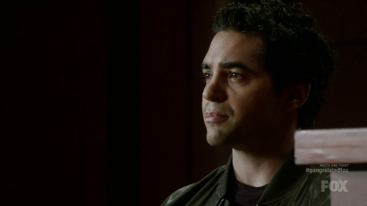 ausCAPS: Cliff Curtis shirtless in Gang Related 1-11 &ldquo;La Luz Verde&rdquo;