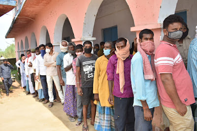 's Atri, Mohra and Bathani blocks concluded peacefully, AnjNewsMedia Gaya Third Phase Polling and DM-SSP: गया जिला के अतरी, मोहड़ा एवं बथानी प्रखंड में तृतीय चरण का मतदान शांतिपूर्ण संपन्न, Polling for the third phase in Gaya district's Atri, Mohra and Bathani blocks concluded peacefully, AnjNewsMedia