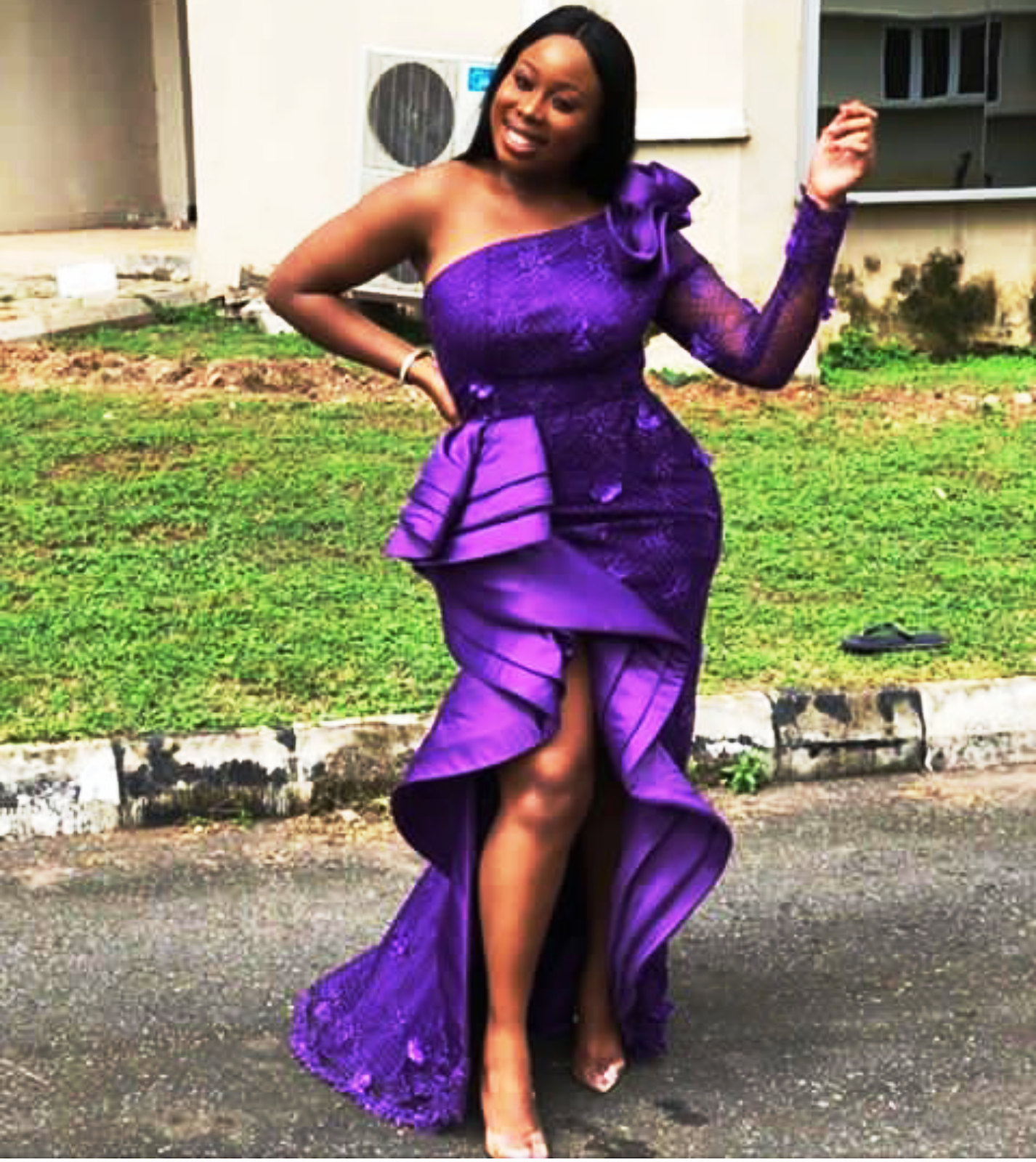 Beautiful Aso Ebi styles 2019: Recent Fashionable and Lovely Designs ...