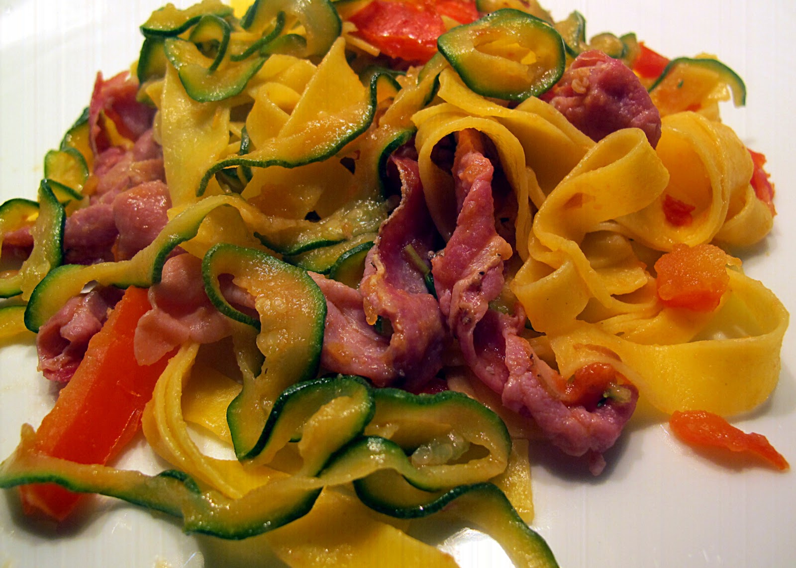 Tentazioni di gusto Fettuccine con speck e zucchine