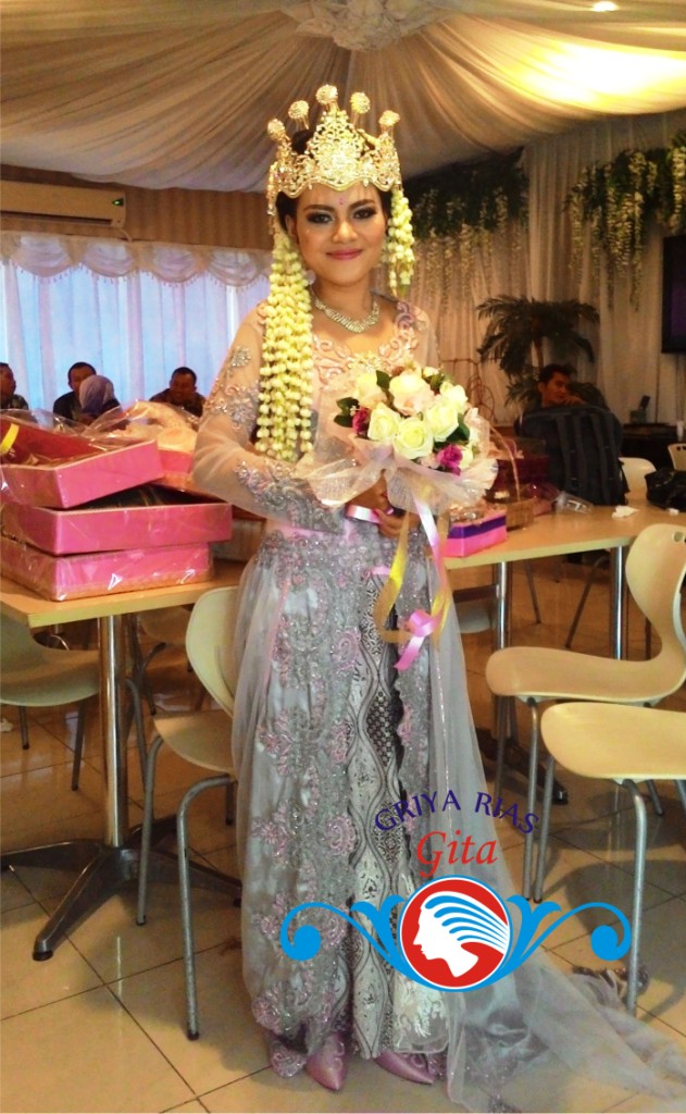 RIAS PENGANTIN  SUNDA  SIGER DI JAKARTA GITA SALON