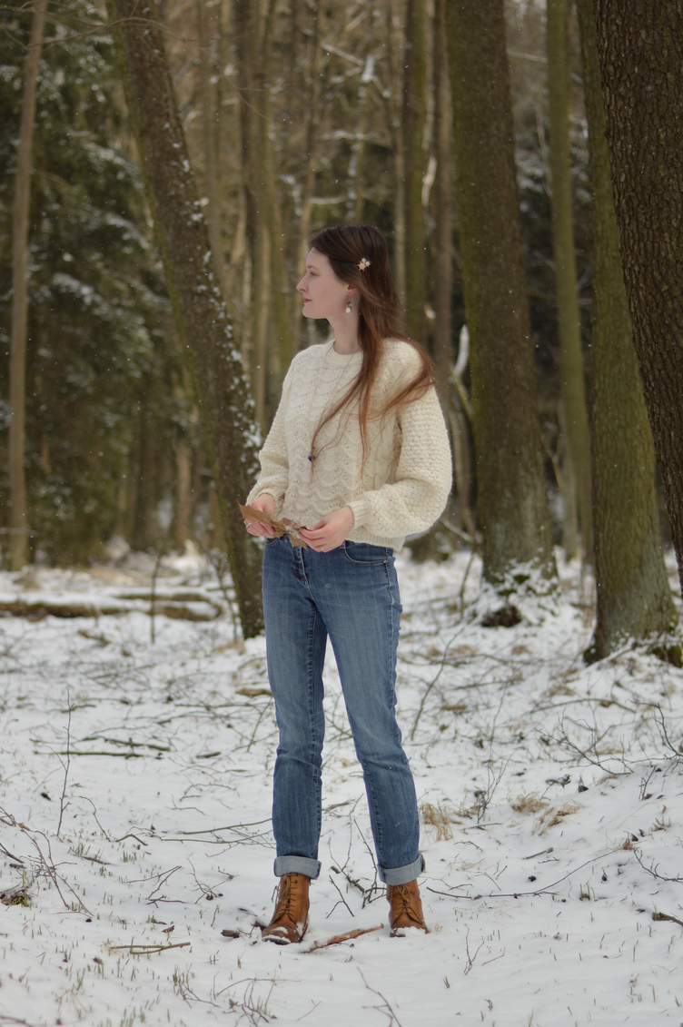 ostara, spring equinox 2021, georgiana quaint, spring is yet to come, snowy and freezing weather, outfit, vintage sweater