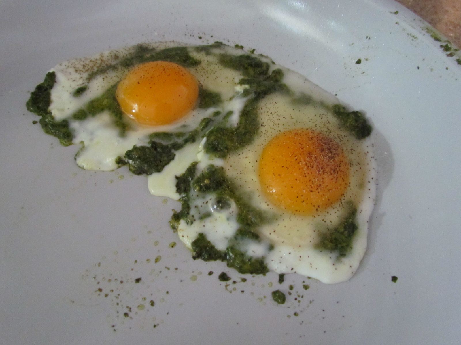 Pioneer Woman at Heart Pesto Eggs on Crusty Bread