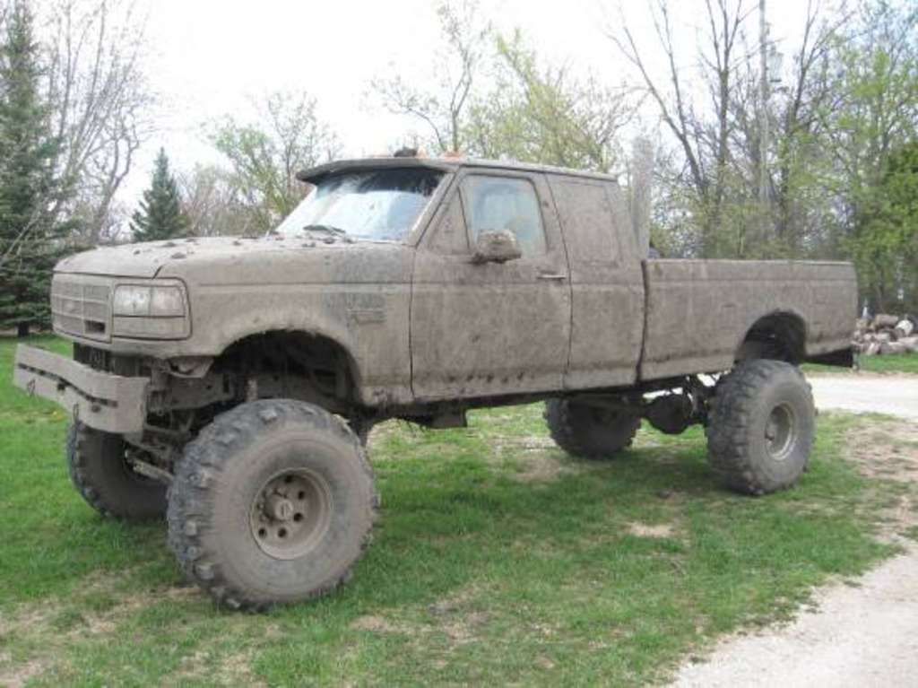 Pictures of ford trucks going mudding