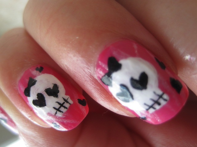 skull nails, nails, beautiful nails, extra nails, funny nails