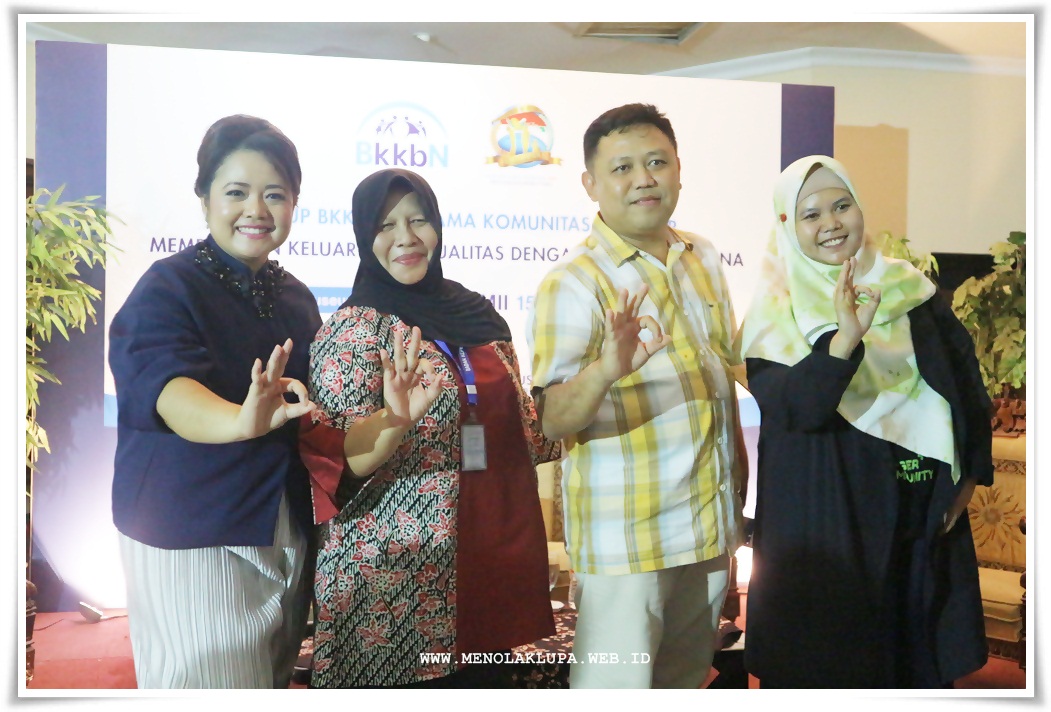 Contoh Cerpen Keluarga Bahagia Pigura