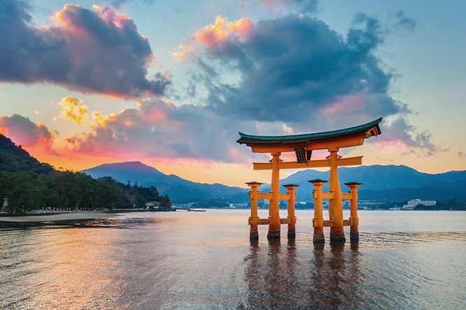 ศาลเจ้าอิตสึคุชิมะ (Itsukushima Shrine: อิสึกุชิมะ: 厳島神社)