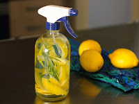 cleaning hacks with vinegar and lemon