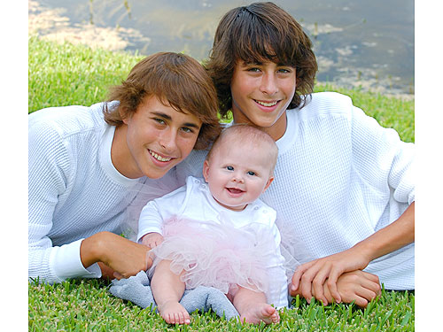 Семья тейлор. Ники Тейлор с семьей. Ники Тейлор и ее дети. Ники Тейлор модель с детьми. Ники Тейлор муж.
