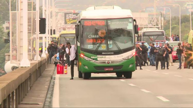 Sequestrador é morto por atiradores e reféns são liberados de ônibus no Rio