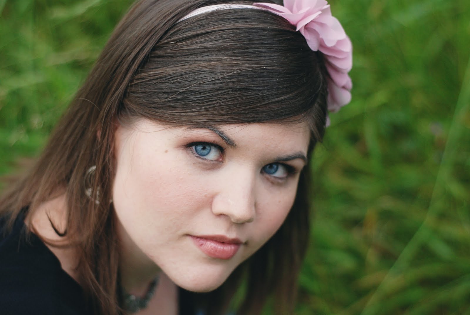 Makeup by Ariel Elizabeth Outdoor Photoshoot Makeup Vancouver Washington