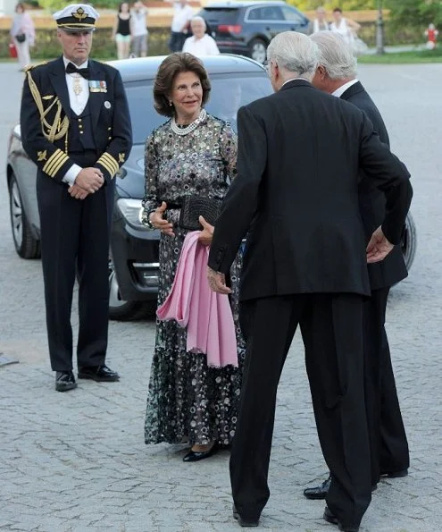 Prince Max of Bavaria, Duke Herzog in Bayern at Nymphenburg Palace. Queen Silvia wore Malane Birger, Valentino printed silk dress