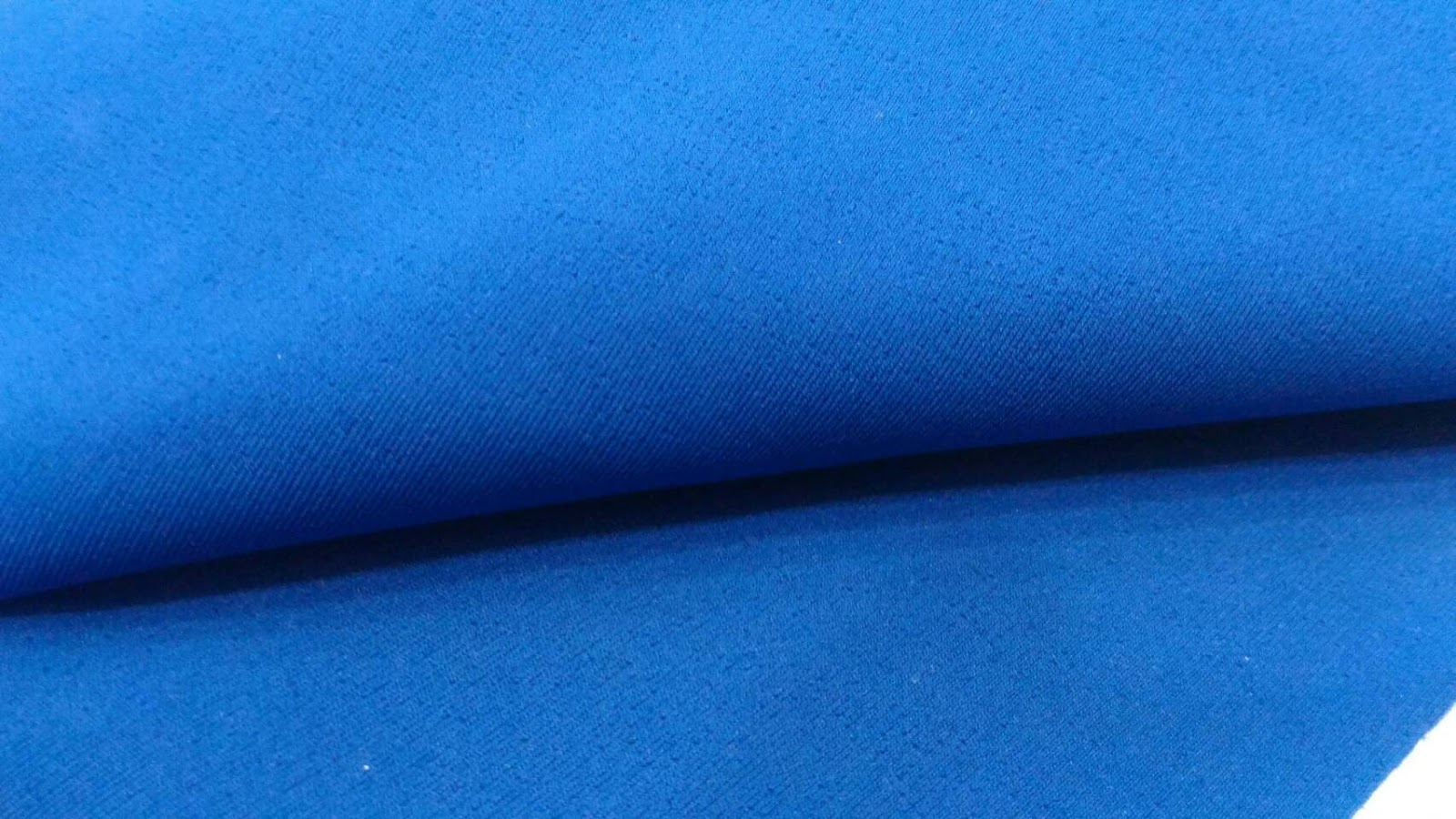 Pros and Cons of Spandex Fabric for Sports Wear