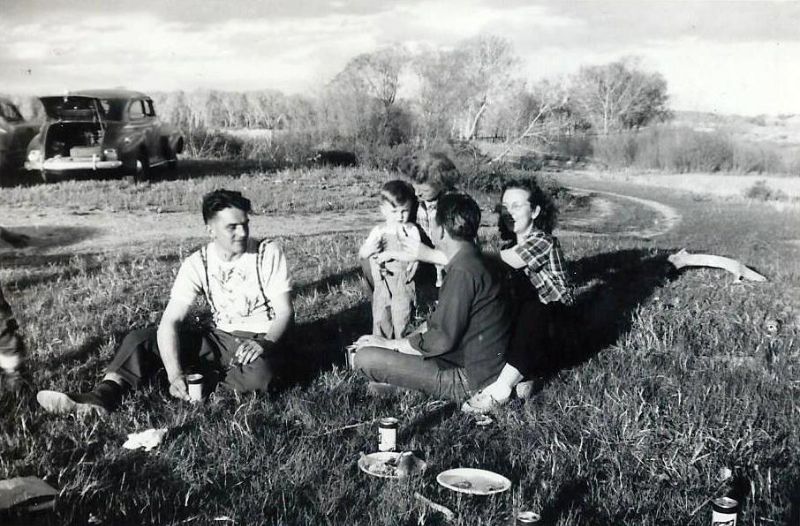 Picnic People Old Photos 