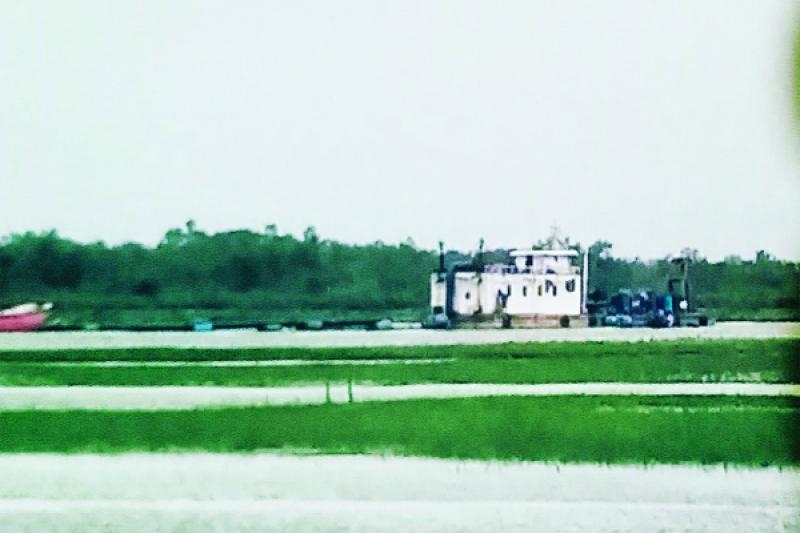 মহেশখালীতে নিয়ম না মেনে গ্রামের পাশে ঘটিভাঙ্গা খাল থেকে বালি উত্তোলন: এমপির হস্তক্ষেপ কামনা :: মহেশখালীতে নিয়ম না মেনে গ্রামের পাশে ঘটিভাঙ্গা খাল থেকে বালি উত্তোলন: এমপির হস্তক্ষেপ কামনা ::