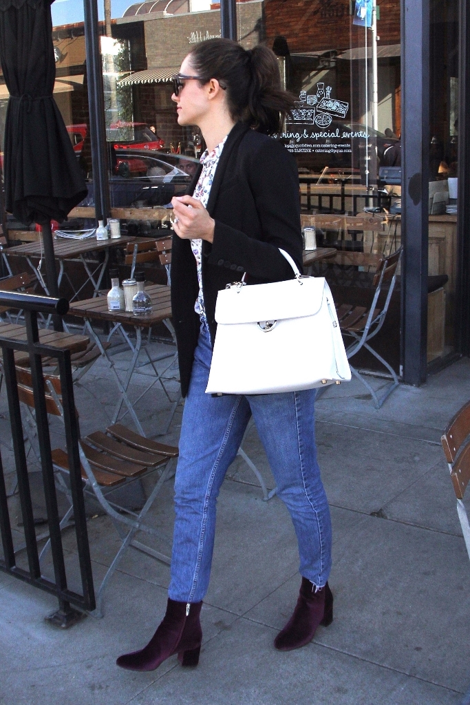 Emmy Rossum || Out for lunch at Le Pain Quotidien in Los Angeles
