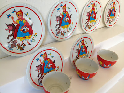 The Copycat Collector: COLLECTION #103: Vintage Tin Toy Dishes