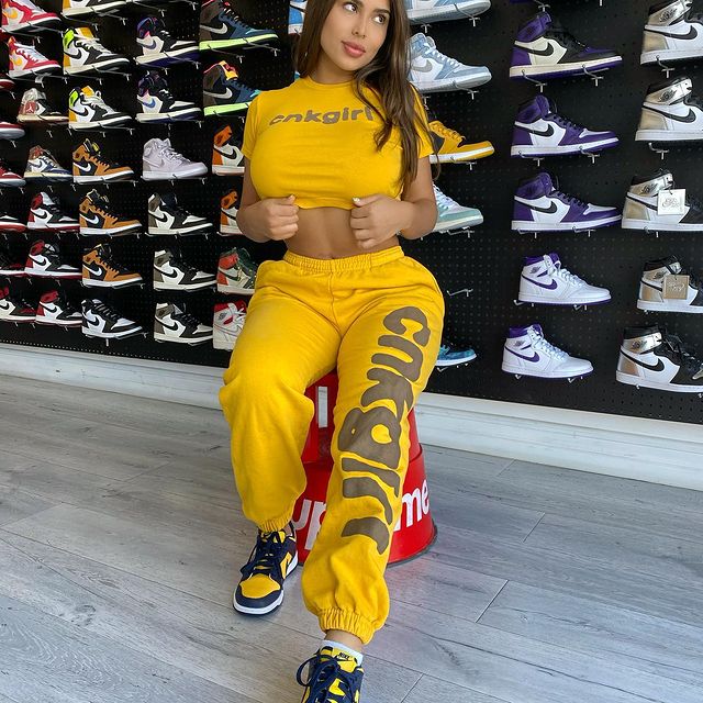 Mia Francis - Age, Wiki, Bio, Photos