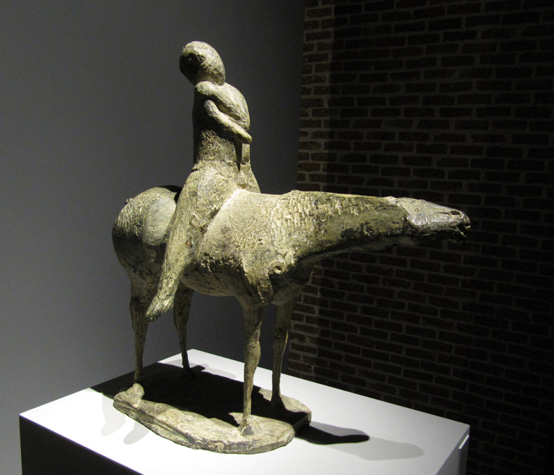 Декор бутылки кожей. Мастер сергеич декор бутылок. Декорирование бутылок. Марино марини скульптор работы. Марино марини скульптуры.