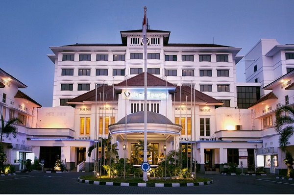 hotel angker di indonesia