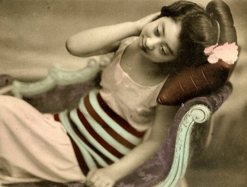 40 Colorized Photos of Japanese Bathing Beauties in the Early 20th