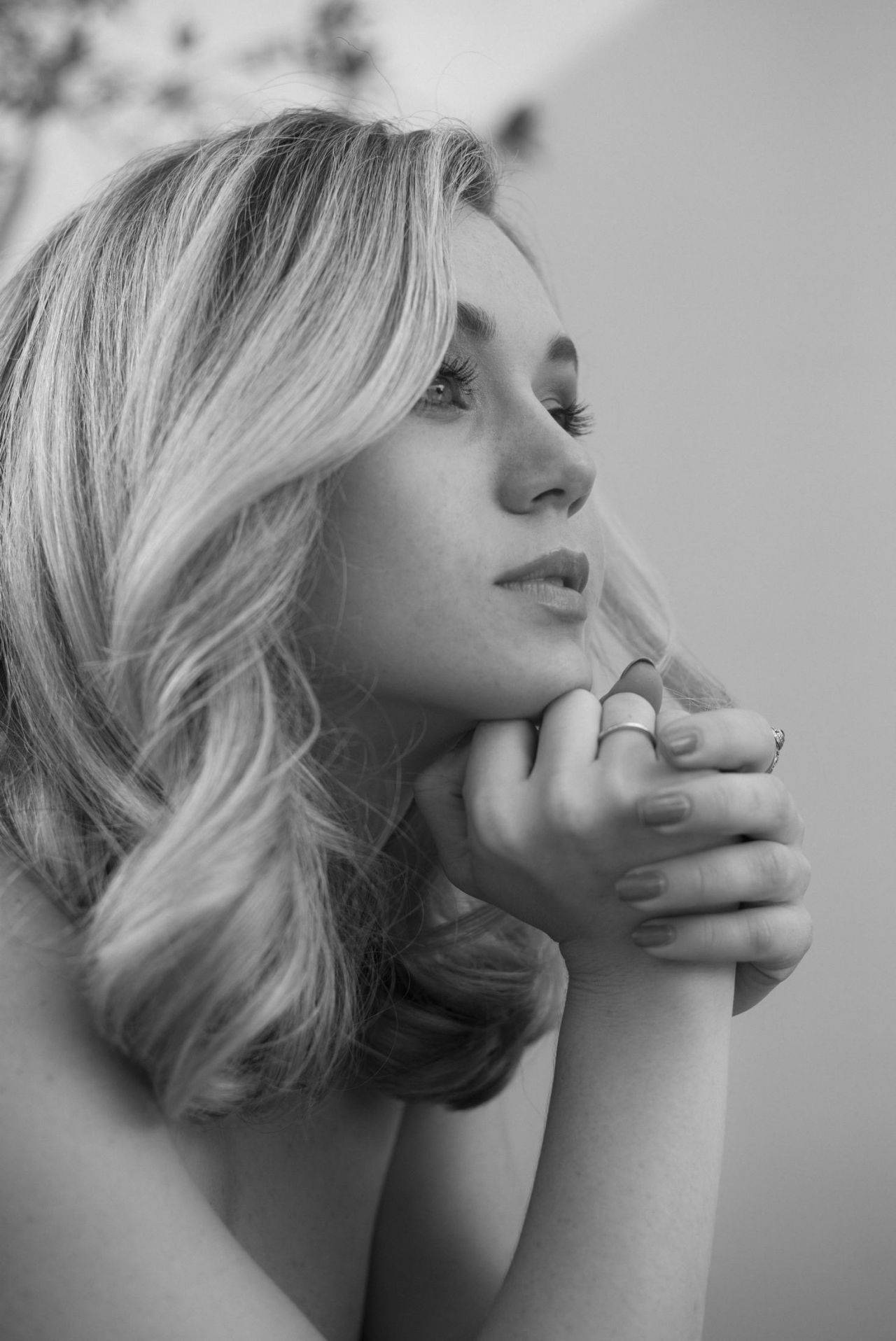 DC COMICS AND ARROWVERSE : Stargirl Star Brec Bassinger Flawless