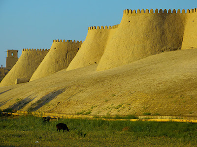 Khiva: ícone da cultura islâmica e berço da computação BLOG LUGARES DE MEMÓRIA - Matéria Khiva - Foto LoggaWiggler por Pixabay