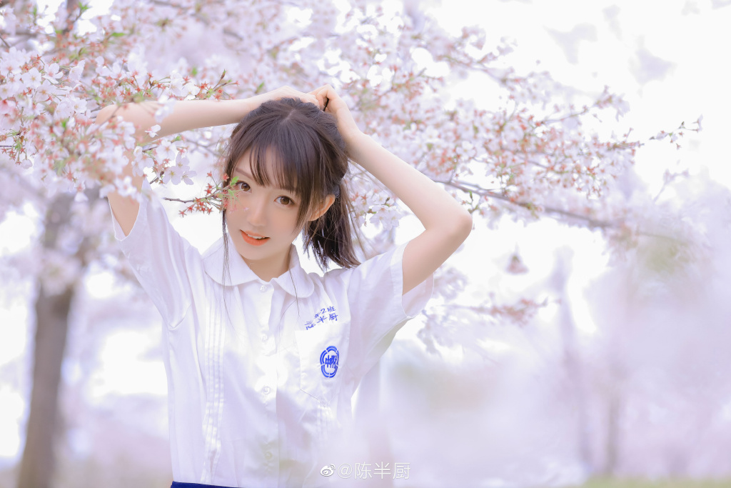 Image-Chinese-cute-model-Cherry-blossom-season-TruePic.net