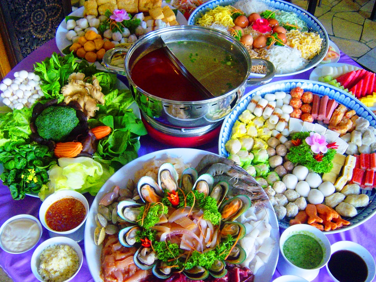 Restoran Q Thai Steamboat Buffet: Restoran Q Thai - Serving Authentic