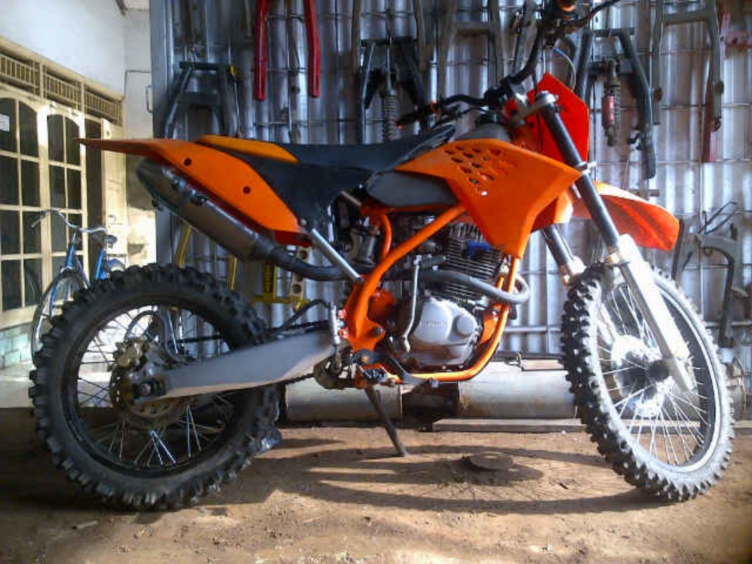 Swing ARM custom untuk Motor Sport, Trail, Supermoto, Japstyle dan Classic.