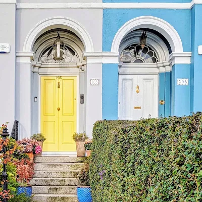 Best Dublin Walks: Yellow and White Doos on Clontarf Promenade