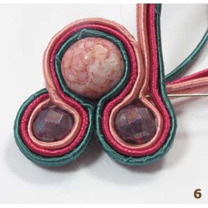 Coser varias veces por detrás y cortar el hilo sobrante