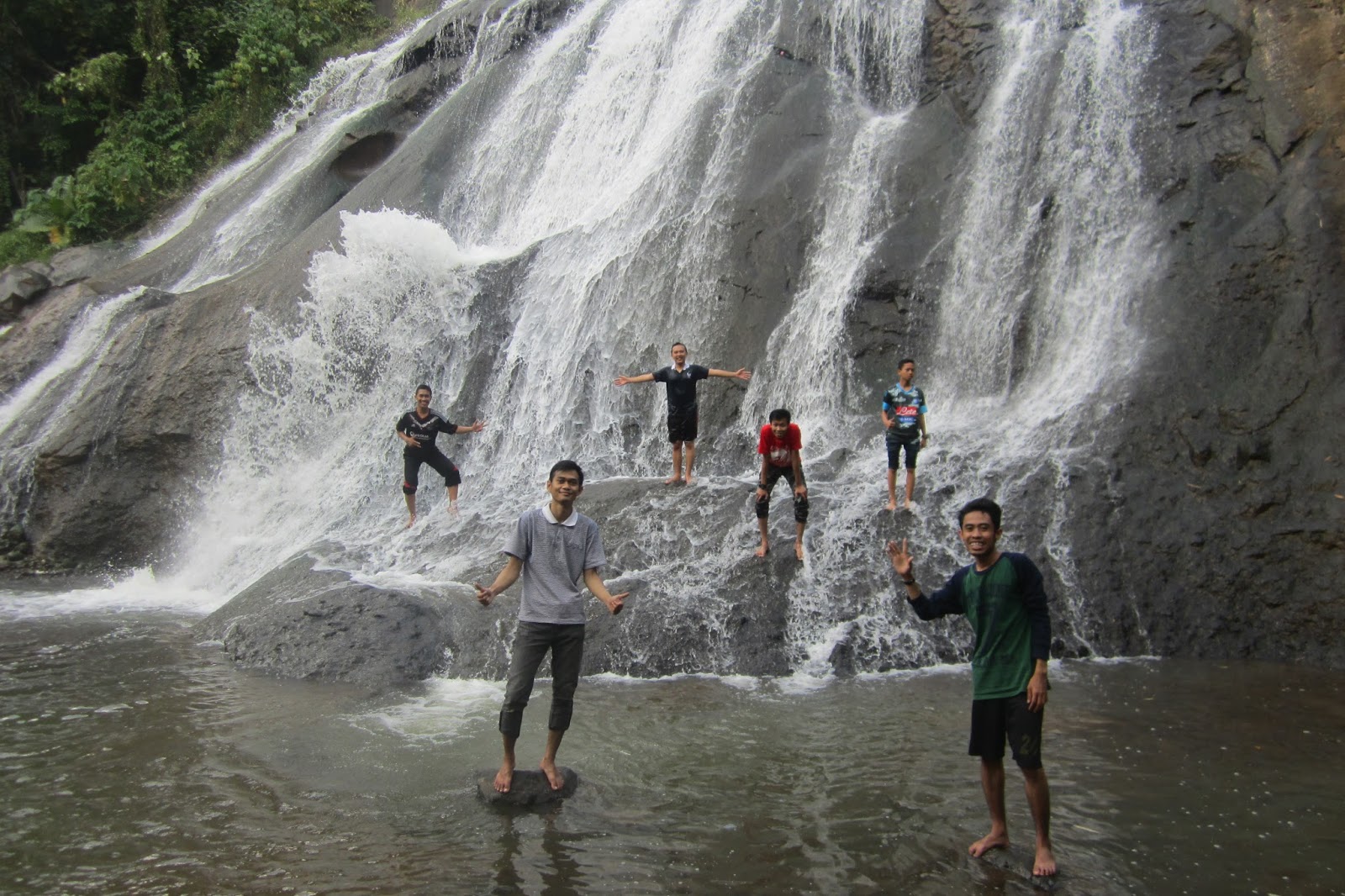 cipitmeni: Surga tersembunyi di kabupaten kendal itu bernama "Curug Glawe"