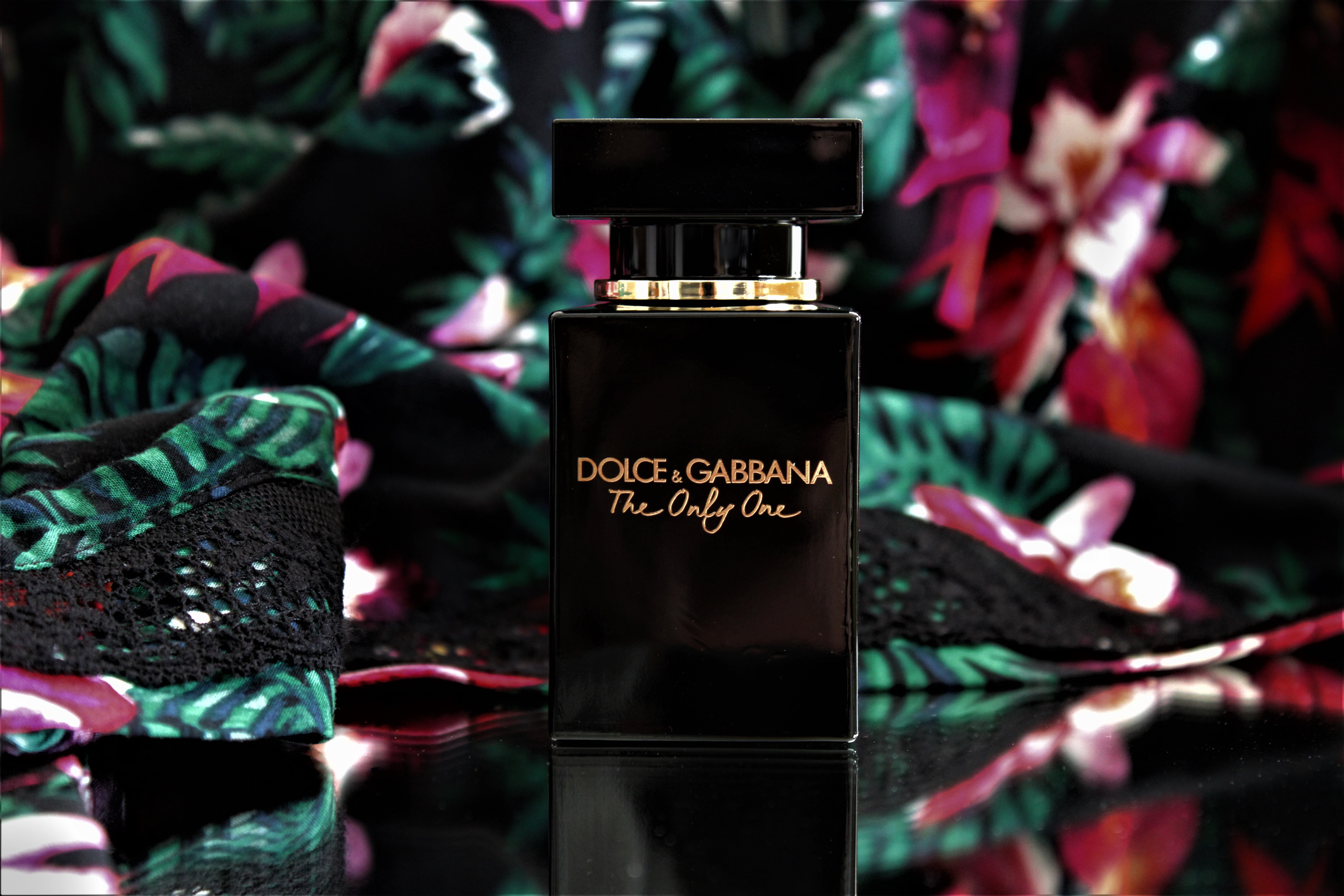 Дольче габбана кью отзывы. Dolce Gabbana the only one EDP intense. The only one Eau de Parfum intense Dolce&Gabbana. Dolce Gabbana intense. Дольче Габбана Парфюм Интенс женские.