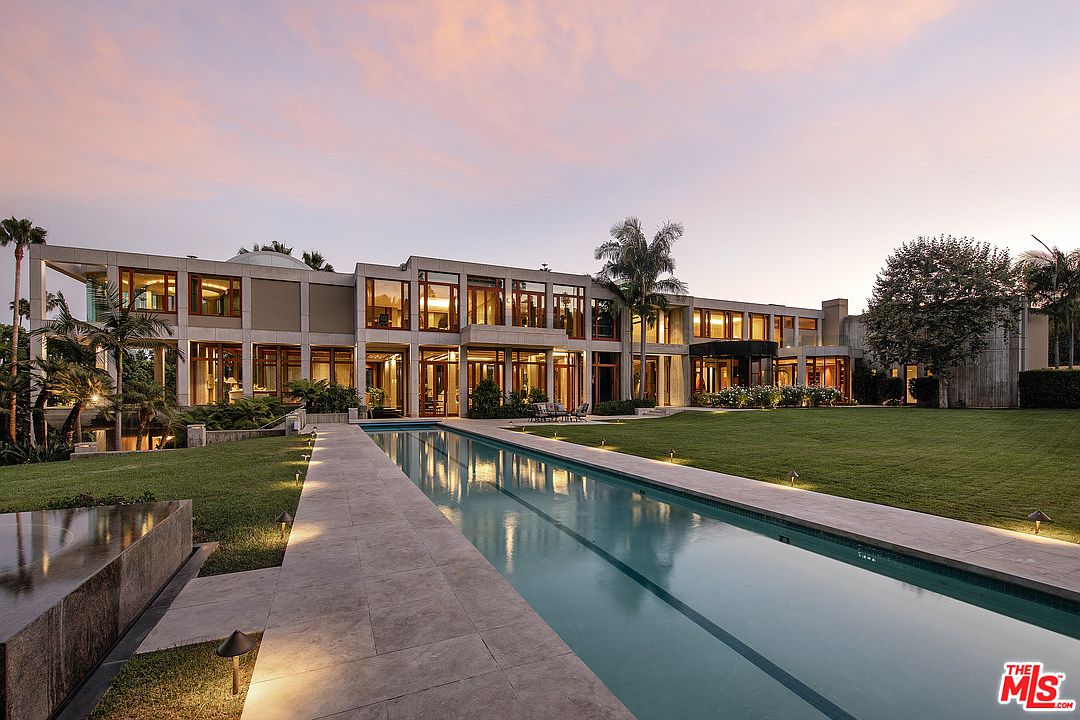 Mega Modern Mansions: A Guide to Features, Benefits, and Customer Value