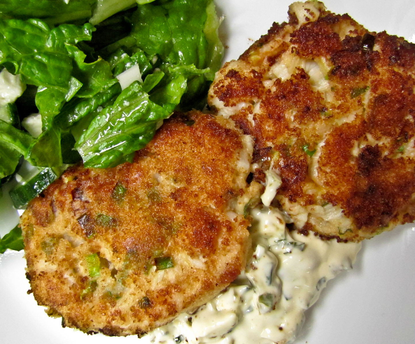 OnTheMove-In the Galley: Crab Cakes with Green Chile Tartar Sauce