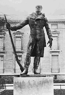 Statuia generalului, in 1913, distrusa de nazisti