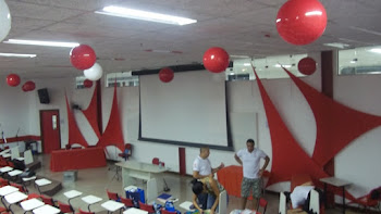 Decoração com Malha tensionada e bola - Vermelho e Branco