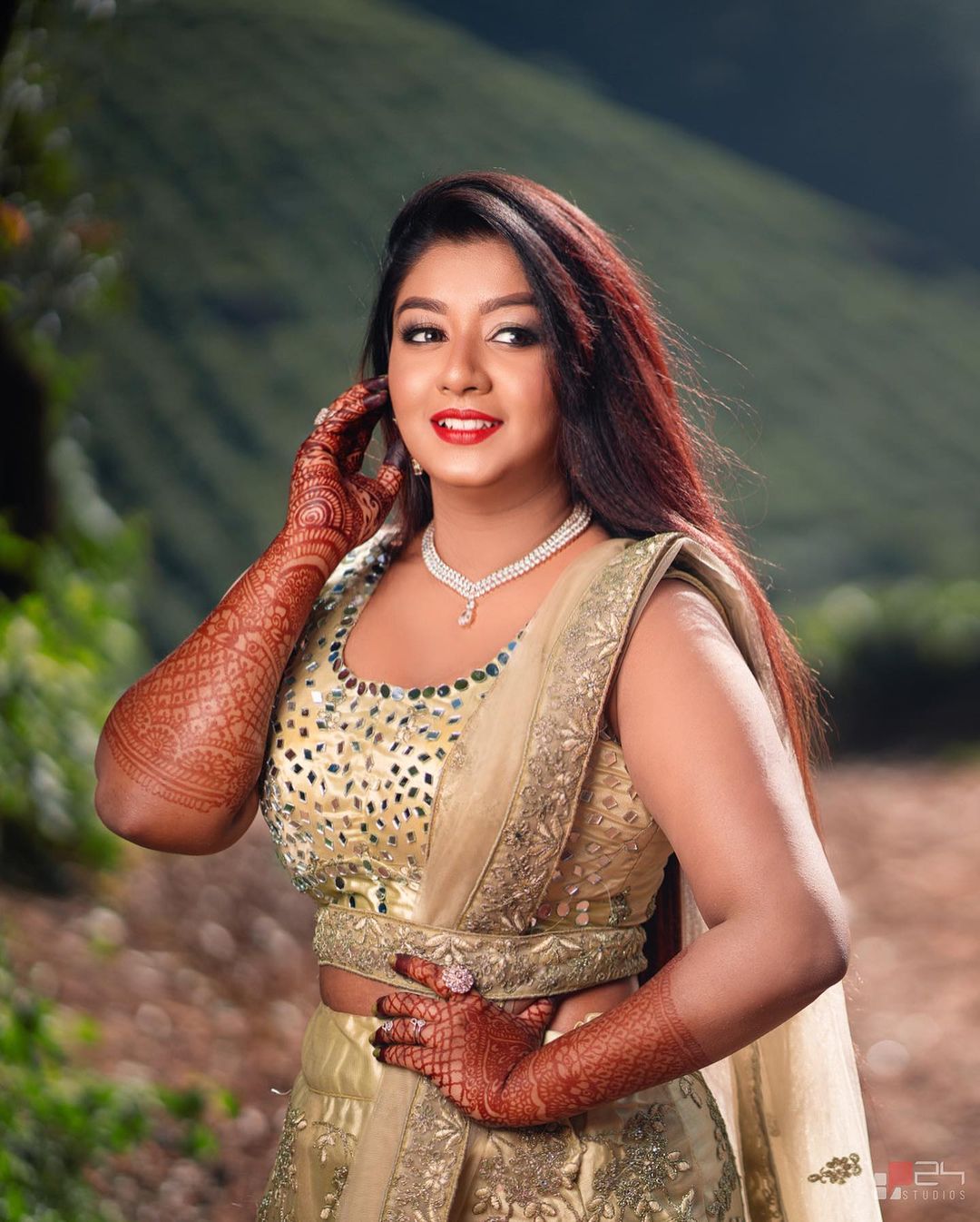 TAMIL SERIAL ACTRESS HOT RHEMA ASHOK CHINNA THIRAI SILK