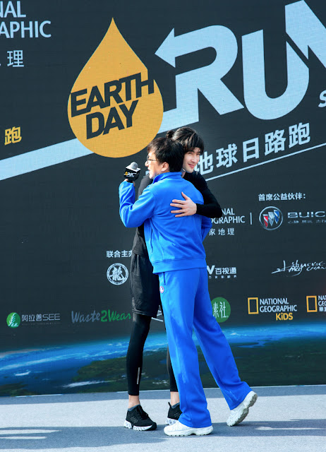 Венго Гао и Джеки Чан приняли участие в забеге в честь Дня Земли от National Geographic
