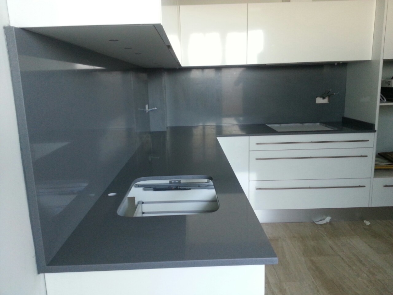 Mármoles COOL (Encimeras Exclusivas).: MONTAJE COCINA EN VEDAT DE TORRENTE.